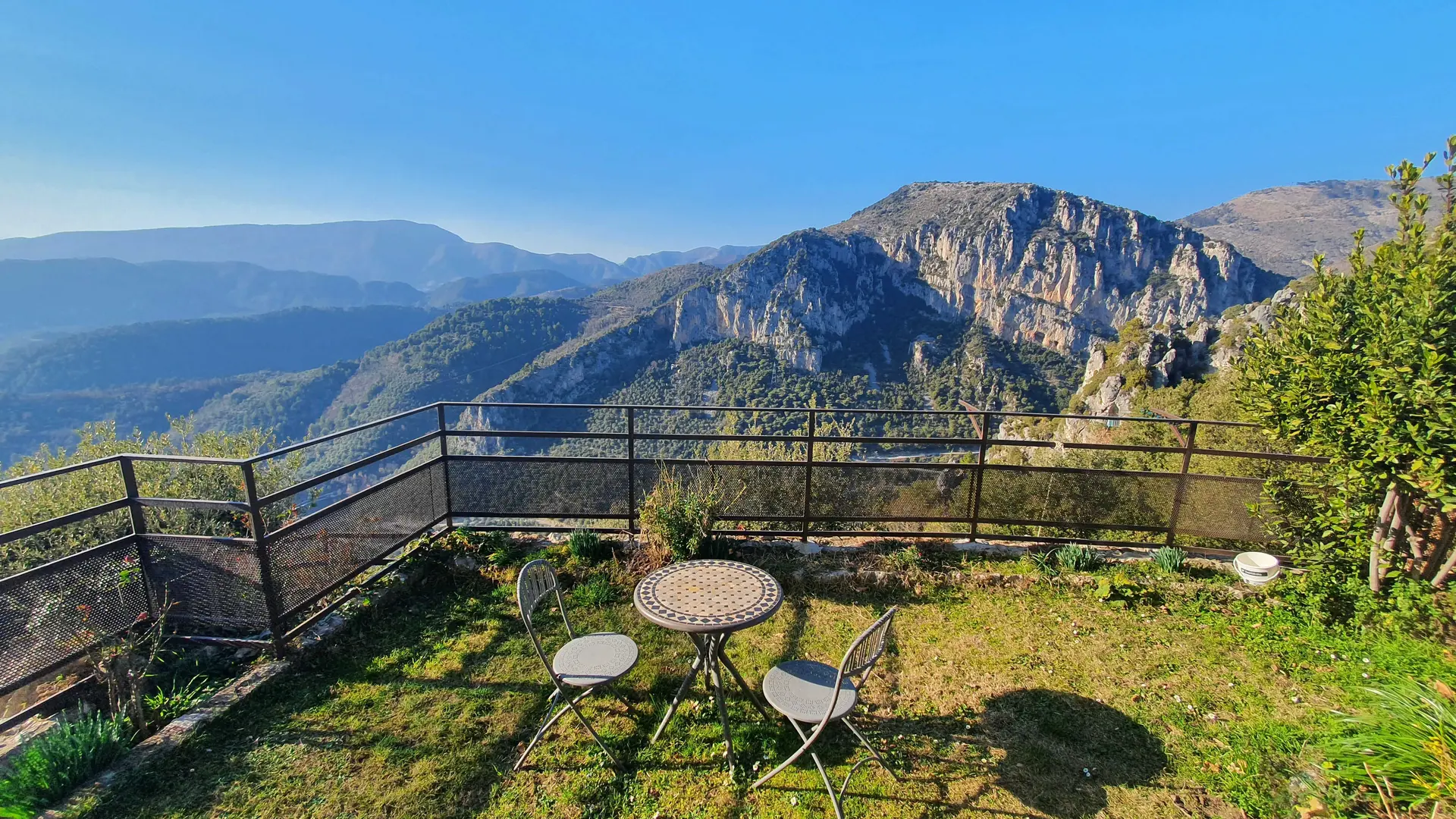 Laurélie-Vue depuis le gîte-Touët-de-l'Escarène-Gîtes de France des Alpes-Maritimes