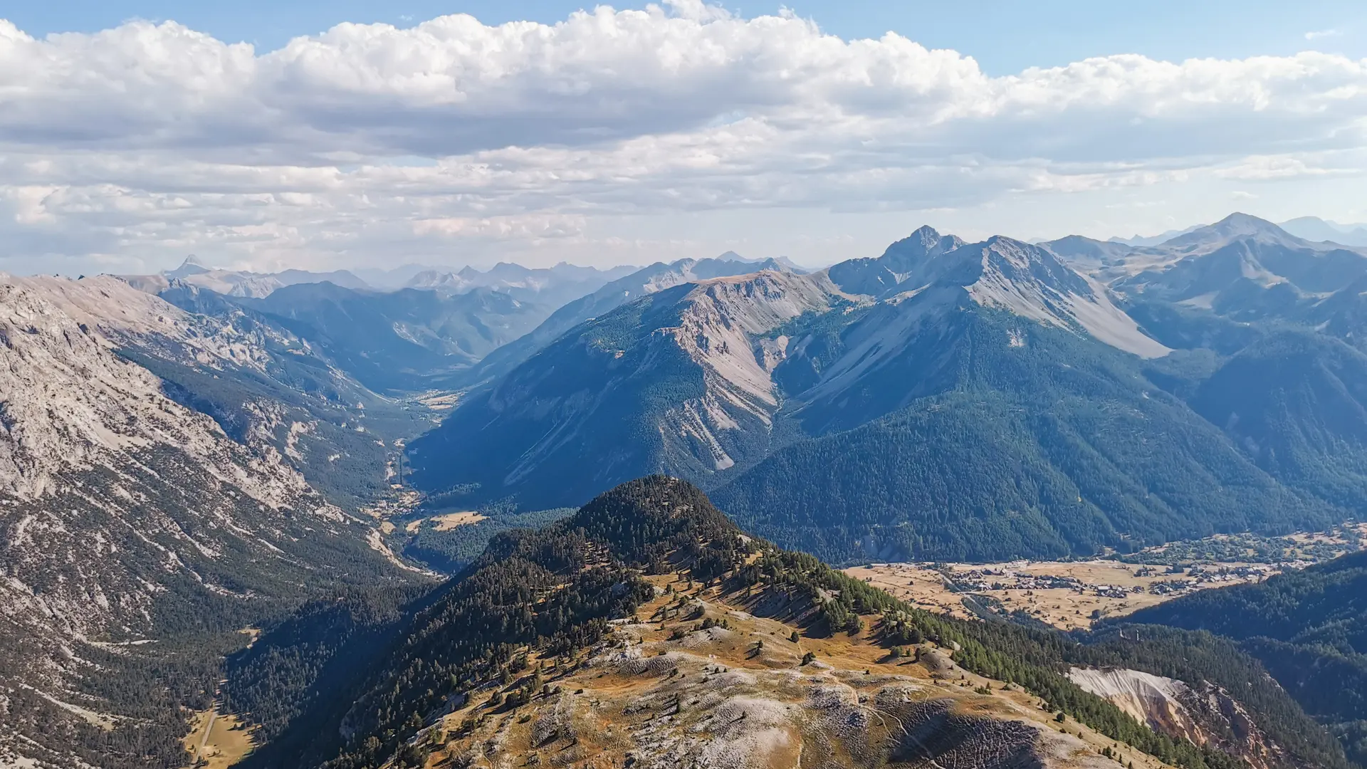 Vue sur le Briançonnais depuis l'Aiguille Rouge