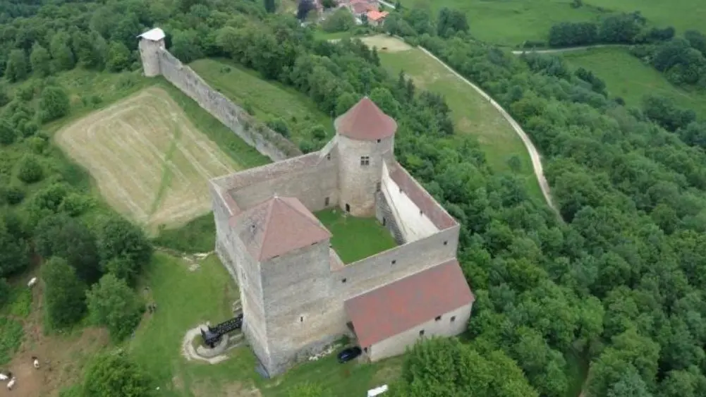 Château des Allymes situé juste au dessus du gîte