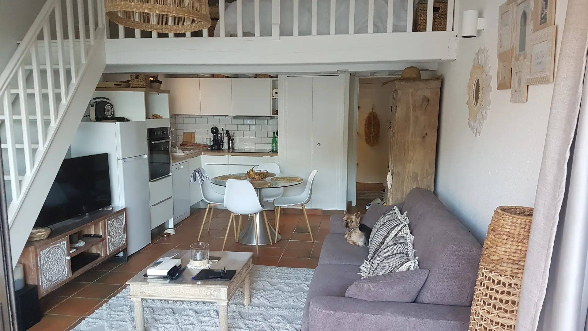 Salon/Salle à manger/ Cuisine