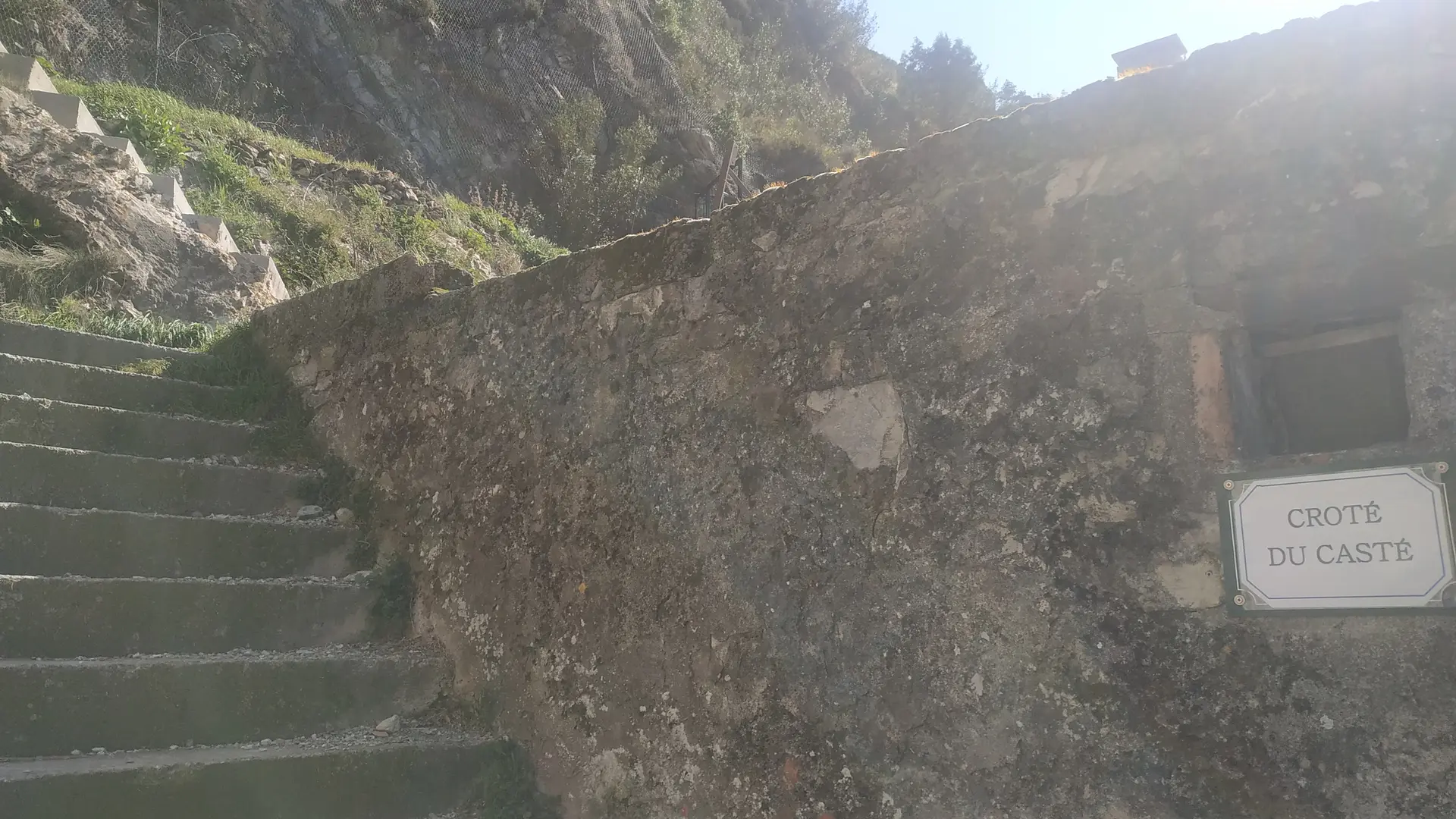 Accès escalier Castel du Croté