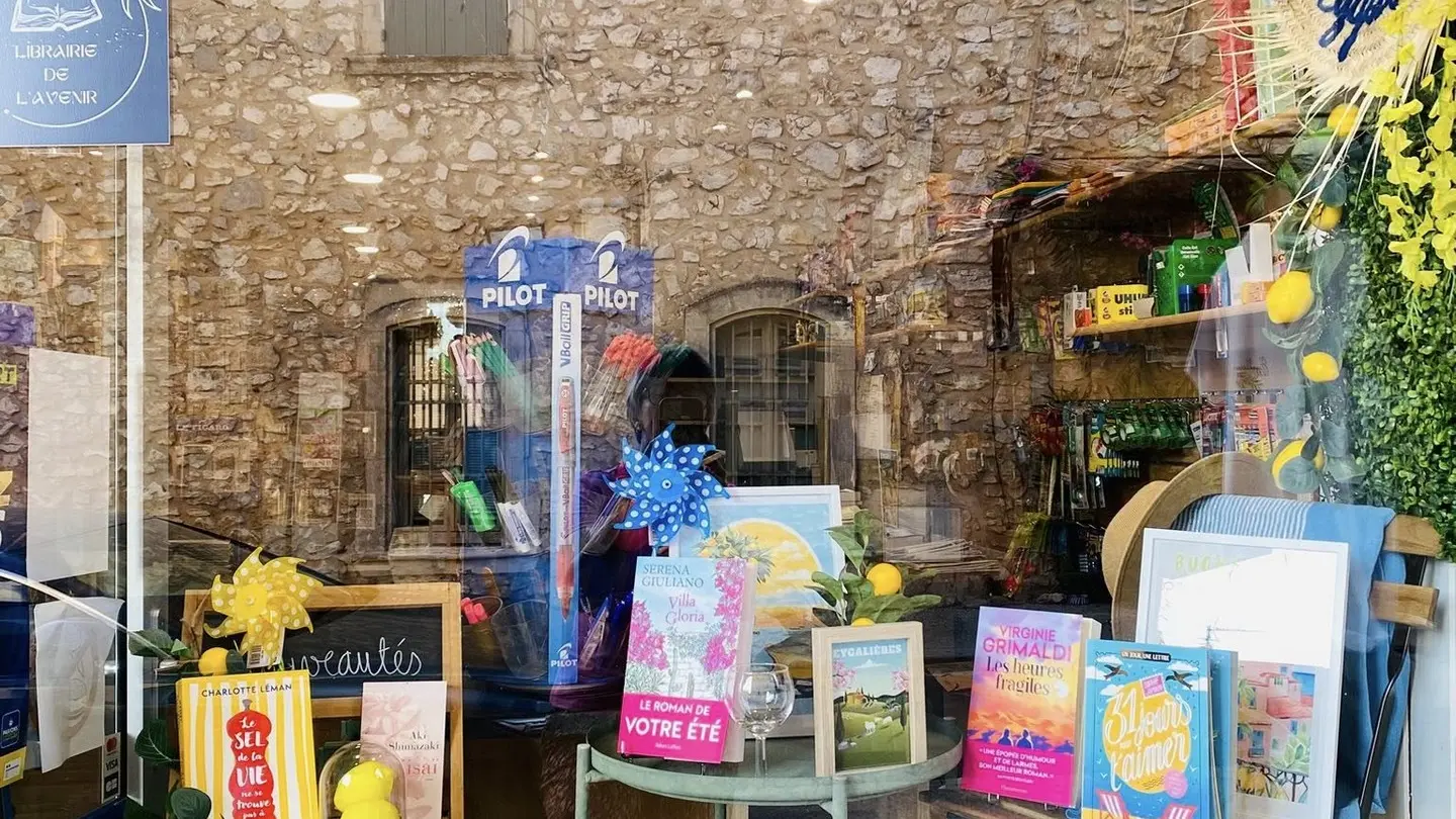 Librairie de l'Avenir_Eygalières_vitrine
