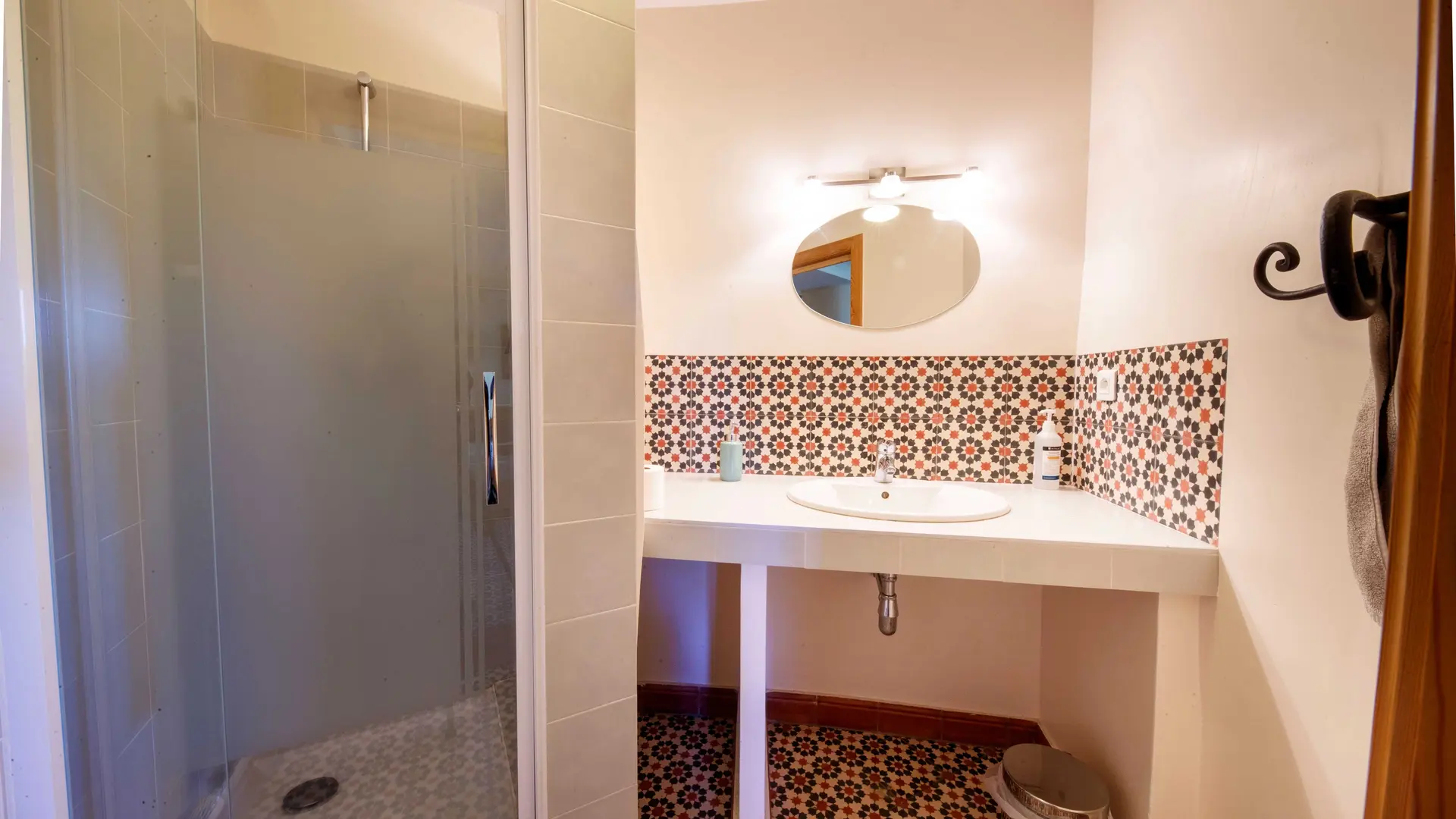 salle de bains Chambre étoile pour famille Ecogite de Villeplane dans la réserve naturelle des gorges de Daluis - Gîte d'Etape et de Groupe Alpes-Maritimes