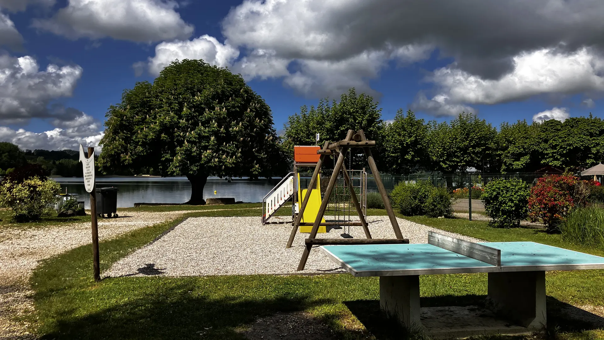 Jeux pour enfants à la plage Aiguebelette-le-Lac