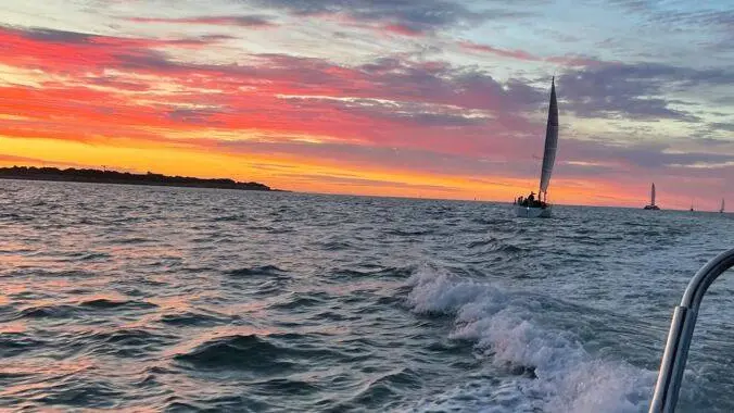 Holzfällerbank bei Flut