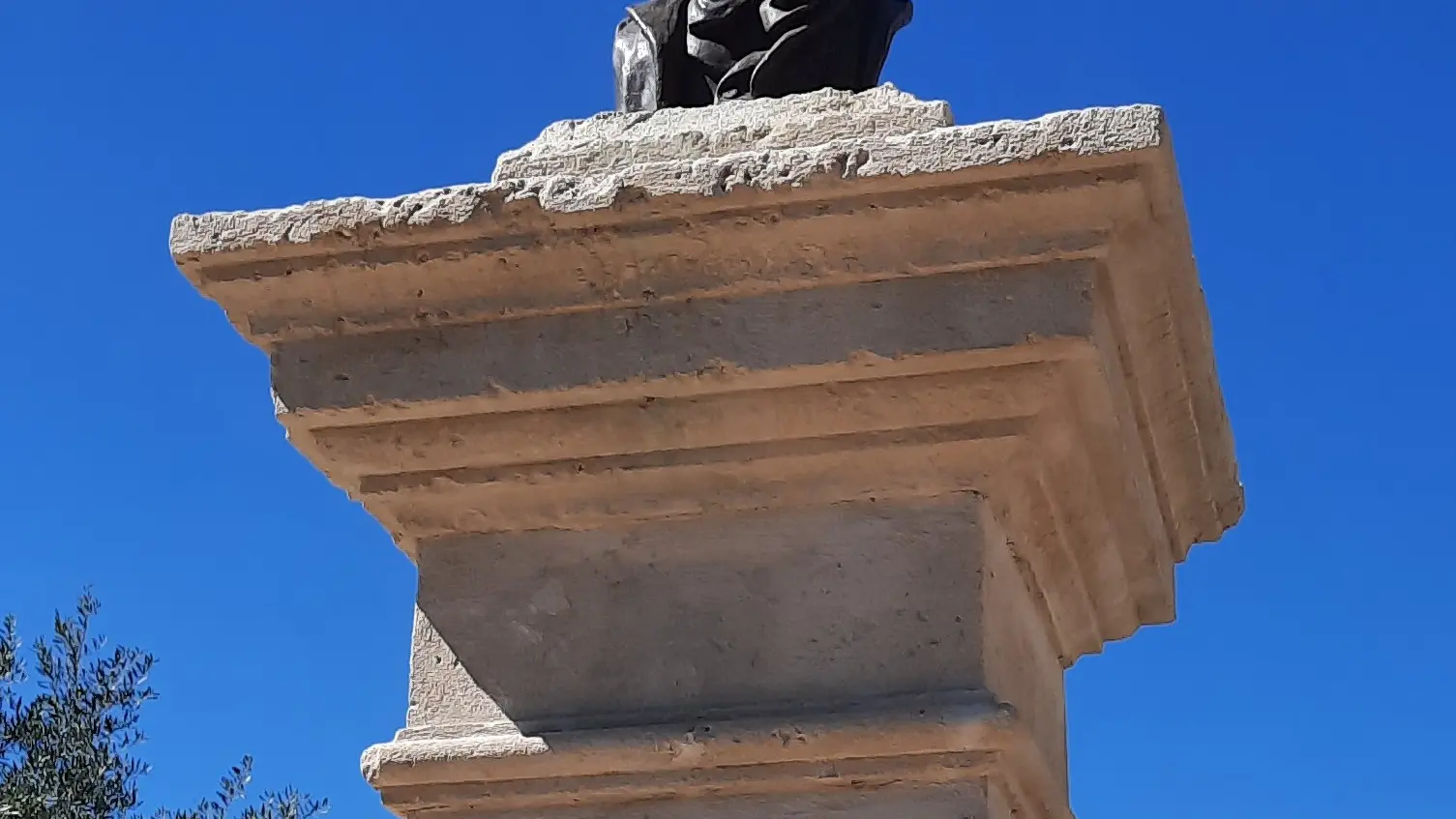 Fontaine Victor Roux