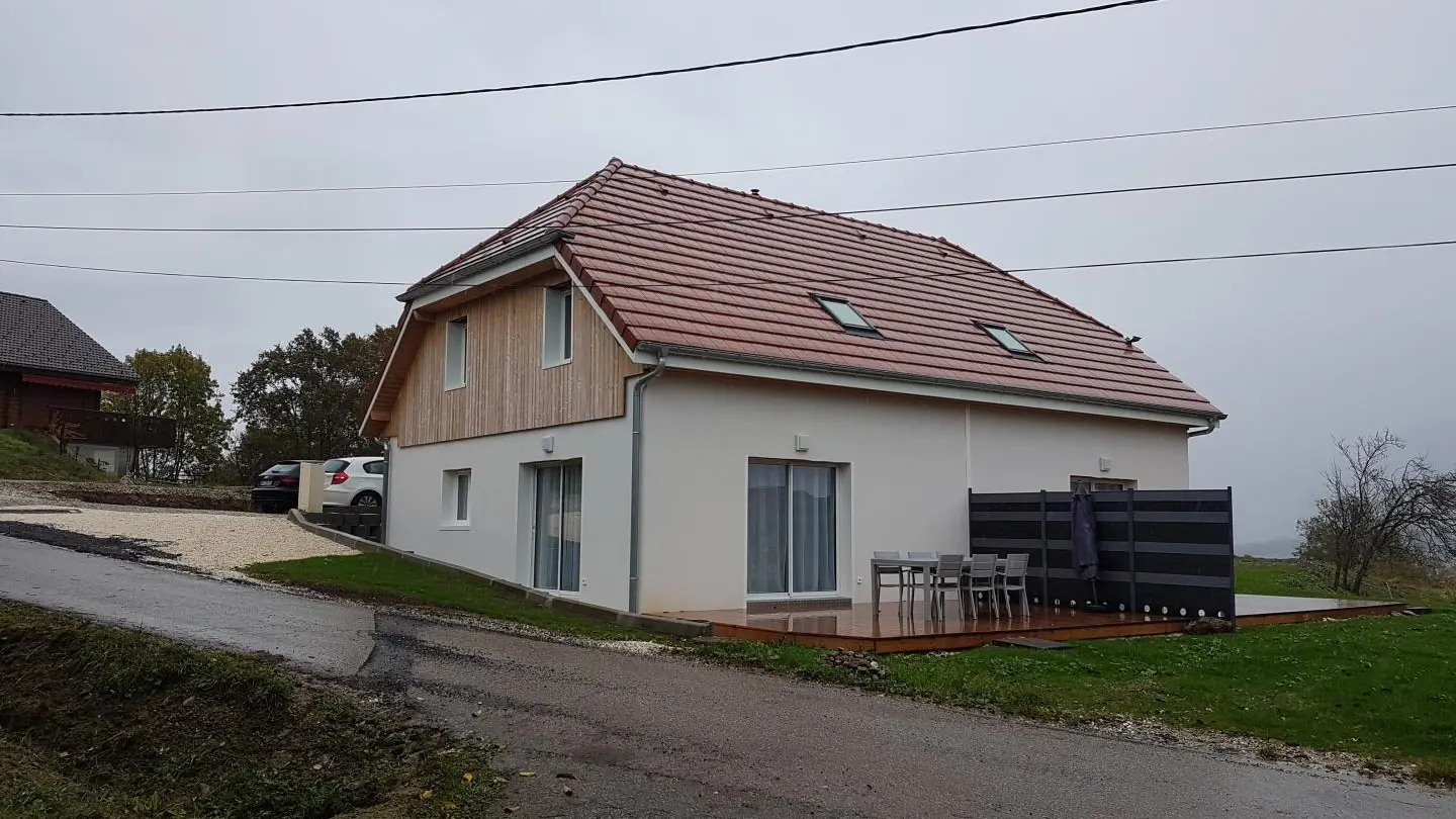Maison mitoyenne avec deux gîtes