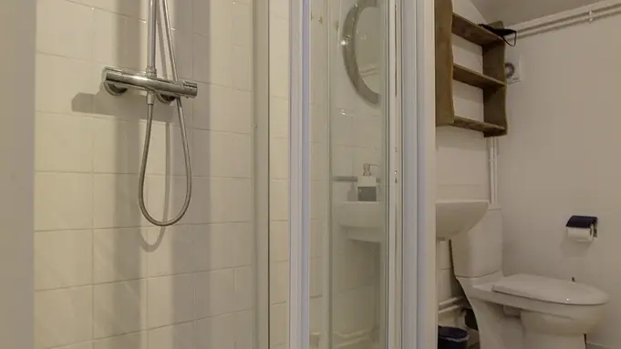 Salle d'eau individualisée de la chambre Tourmaline