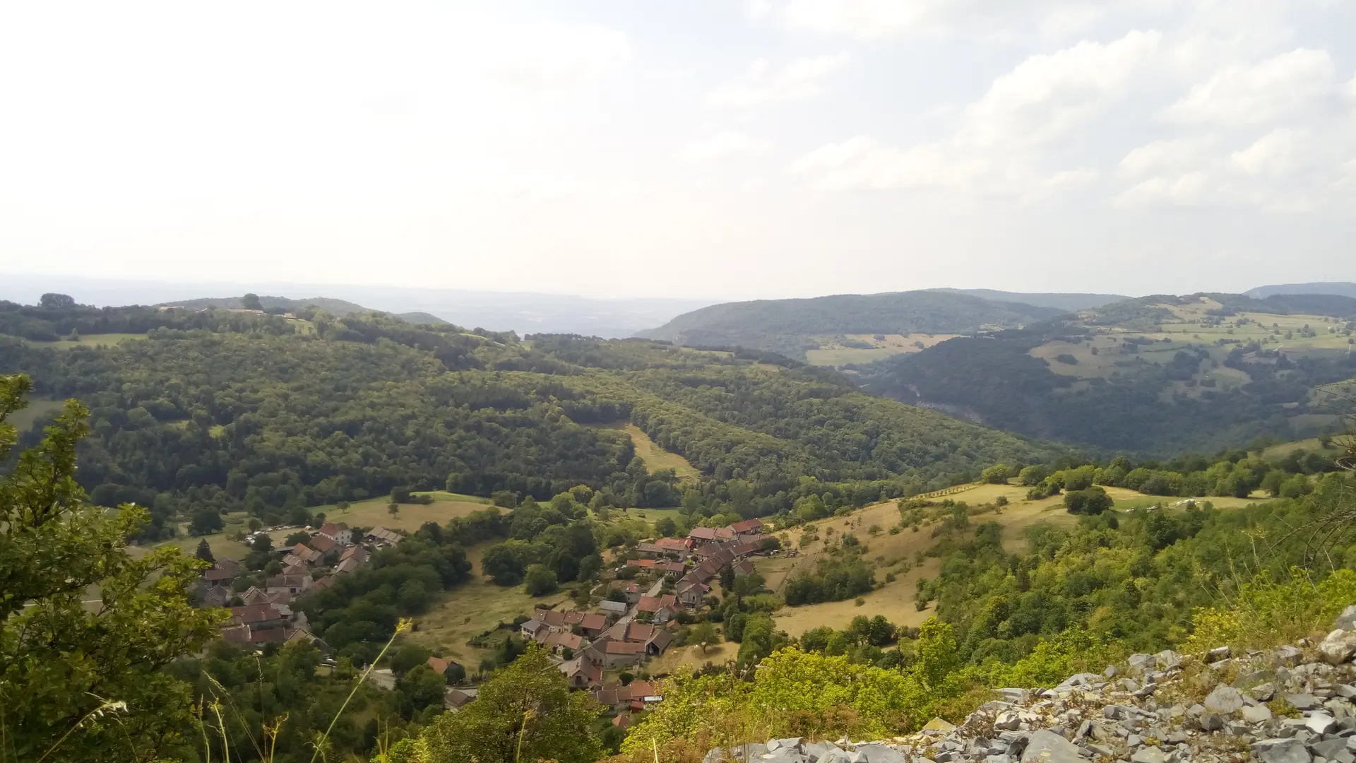 Vue sur le Bugey depuis la carrière de Cerin