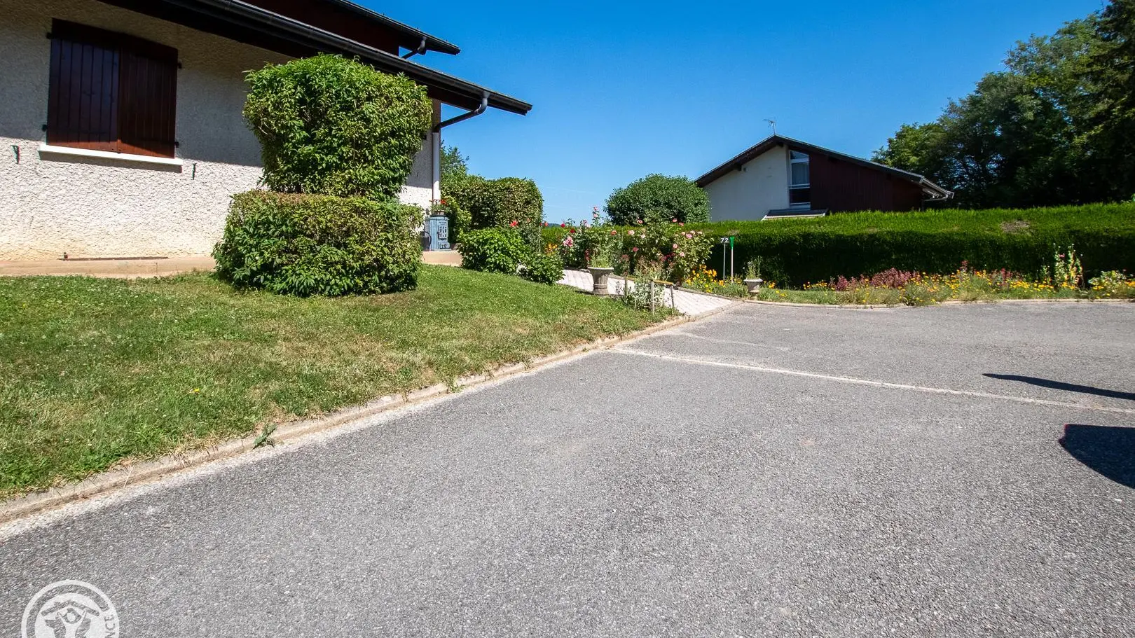 Stationnement dans la cour