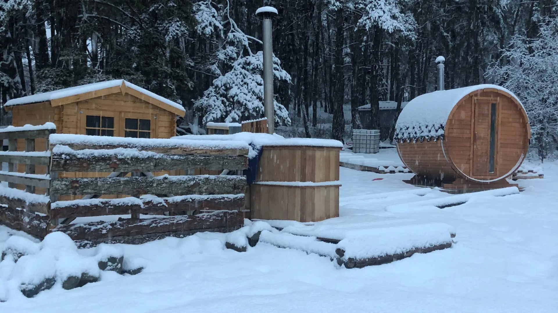 Bain_et_Sauna_sous_la_neige