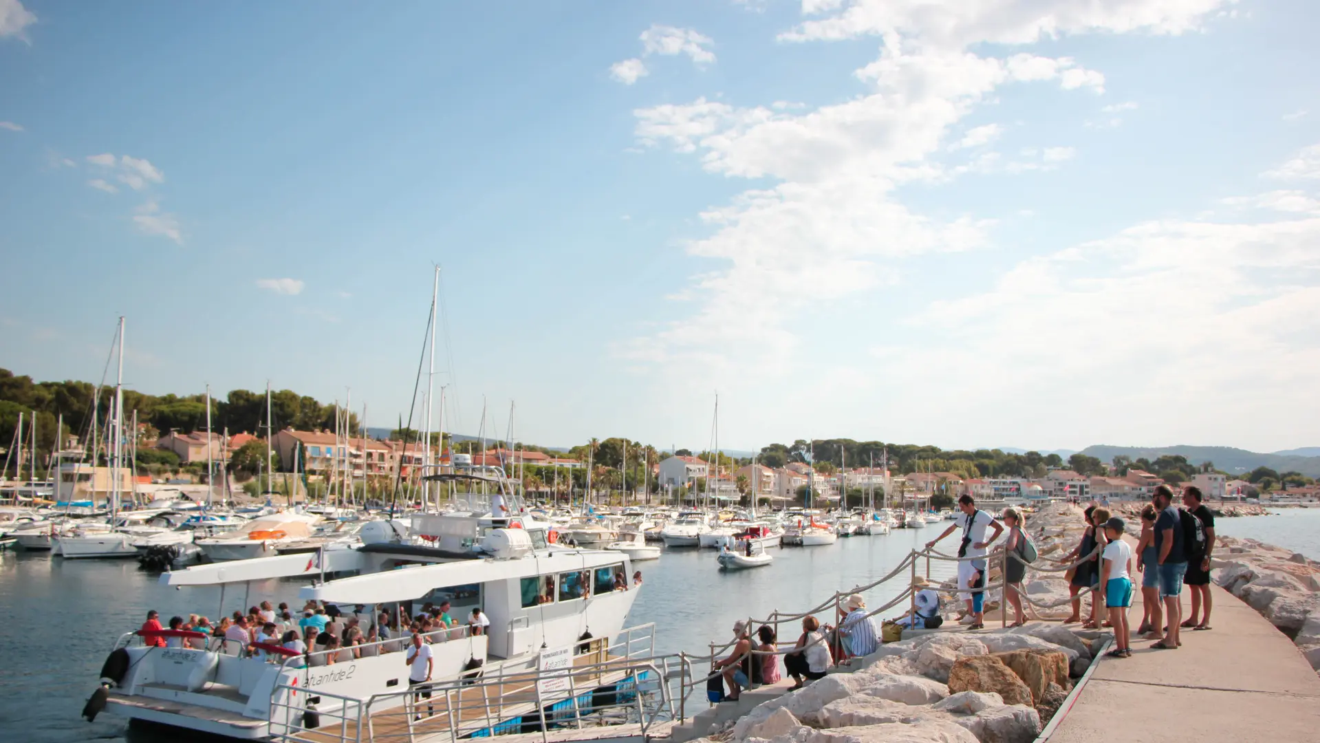 Balade en mer commentée des calanques avec l'Atlantide