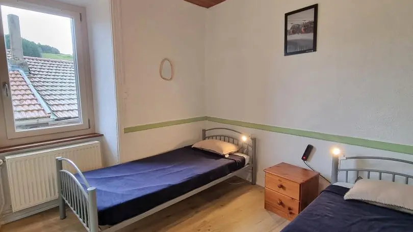 Chambre 2 : deux lits 90x190.