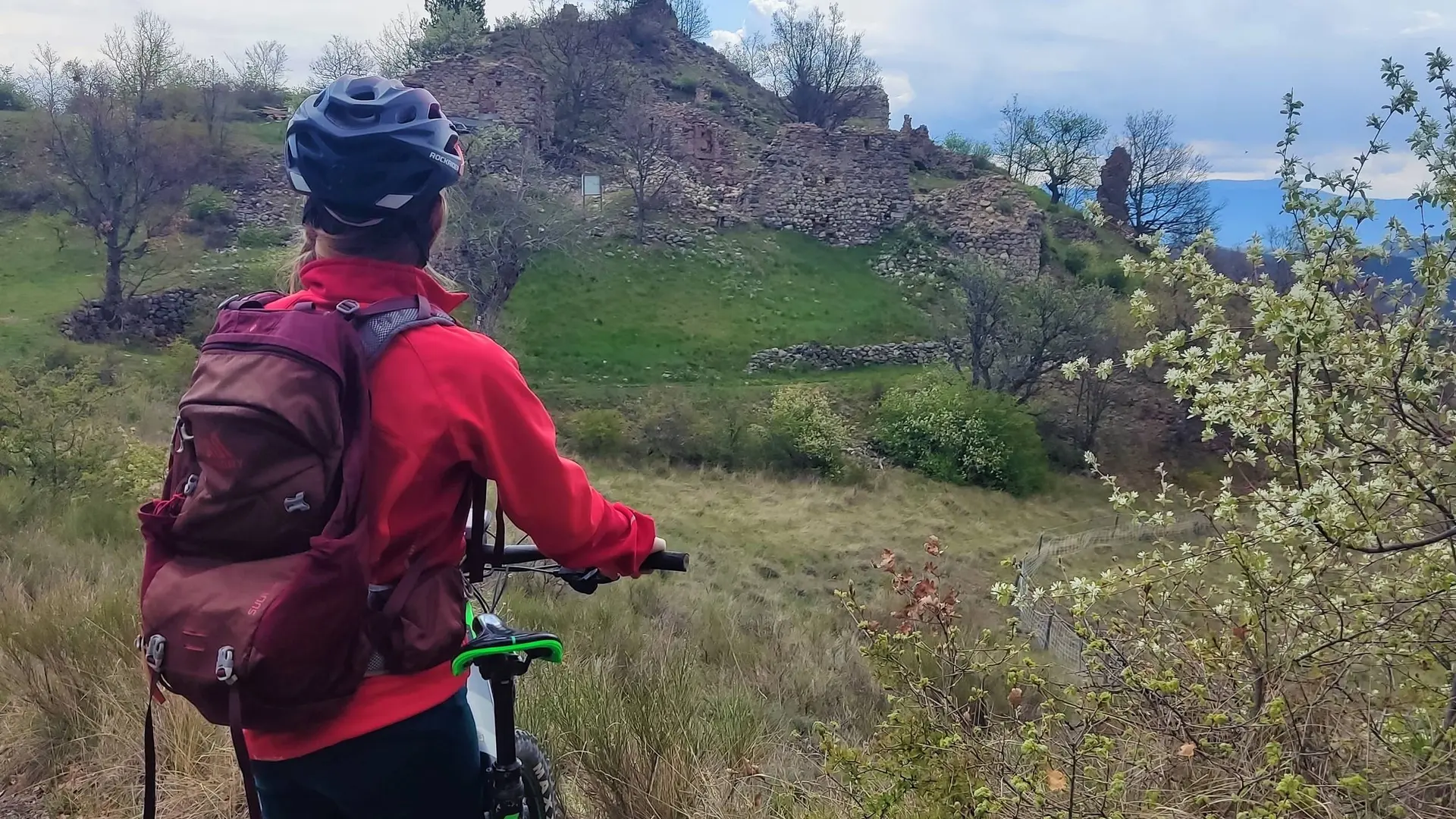 Les ruines du château d'Arzeliers