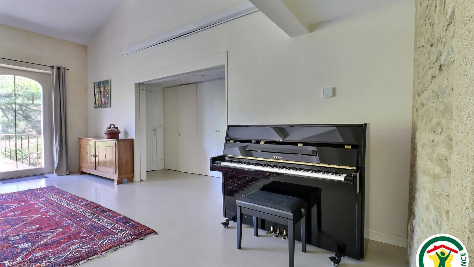 Piano accessible dans la salle d'activité