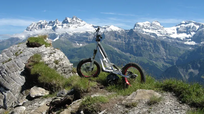 Trottinnette de descente, nouveauté EXCLUSIVE du magasin Intersport Les Houches