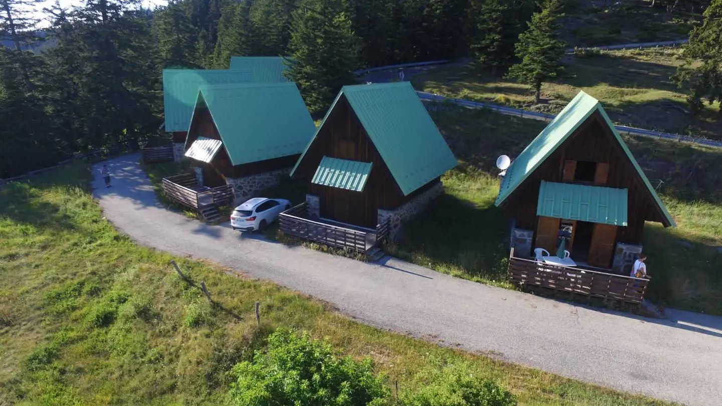 Gîte Pin-Disposition des Chalets-La Bollène-Vésubie-Gîtes de France des Alpes-Maritimes