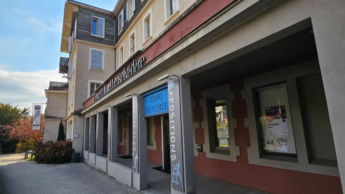 Vue de la façade du Centre Culturel Jeannine Creissels