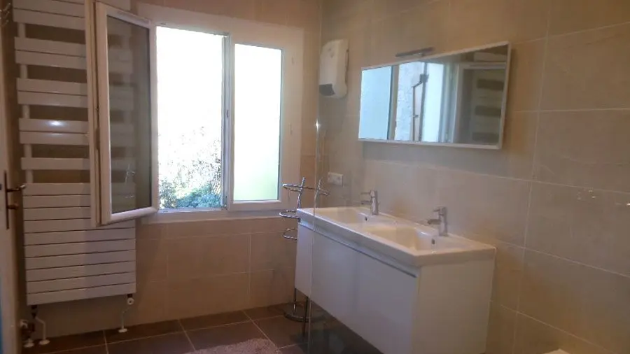 Gîte Le Dionel-Salle de bain et douche-Colomars-Gîtes de France des Alpes-Maritimes