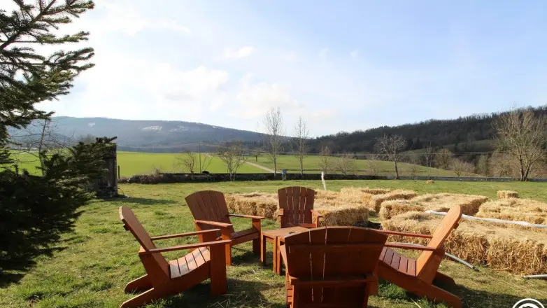 terrasse au soleil dans le jardin
