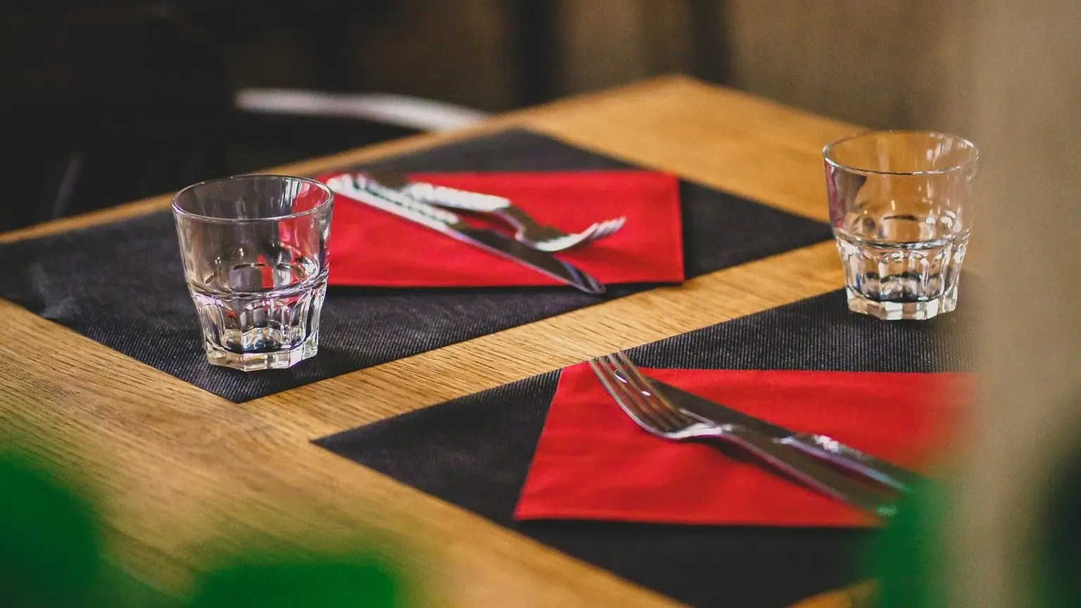 Brasserie Le Progrès in Eygalières Table