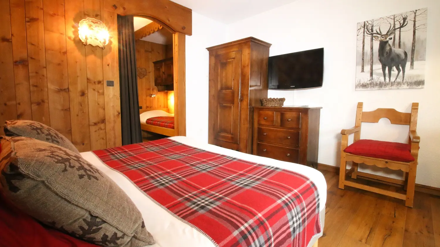 Chambres avec un lit double et deux lits superposés
