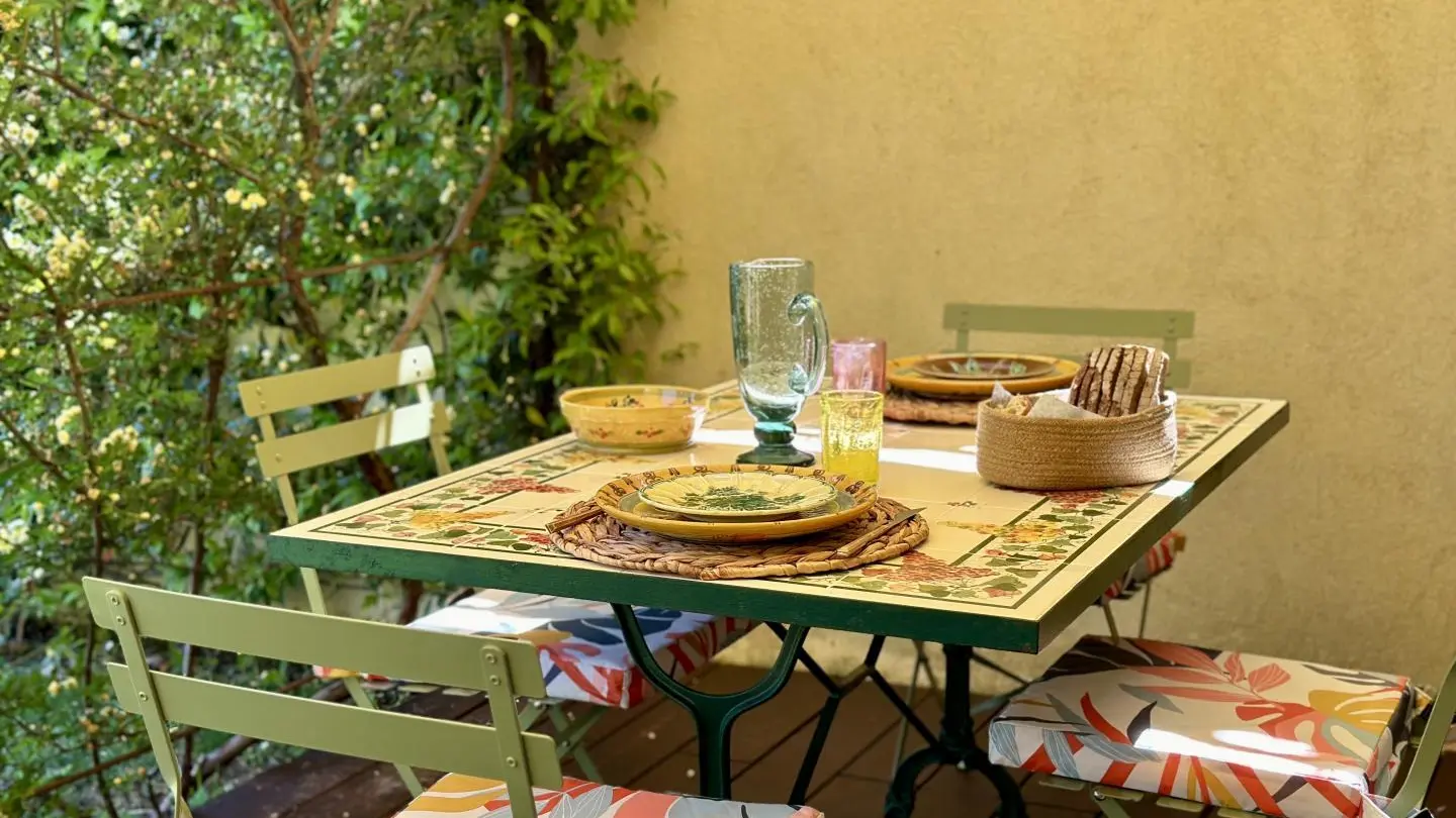 Gîte Olidom-Salon-Terrasse privée ombragée-Saint Jeannet-Gîtes de France Alpes-Maritimes