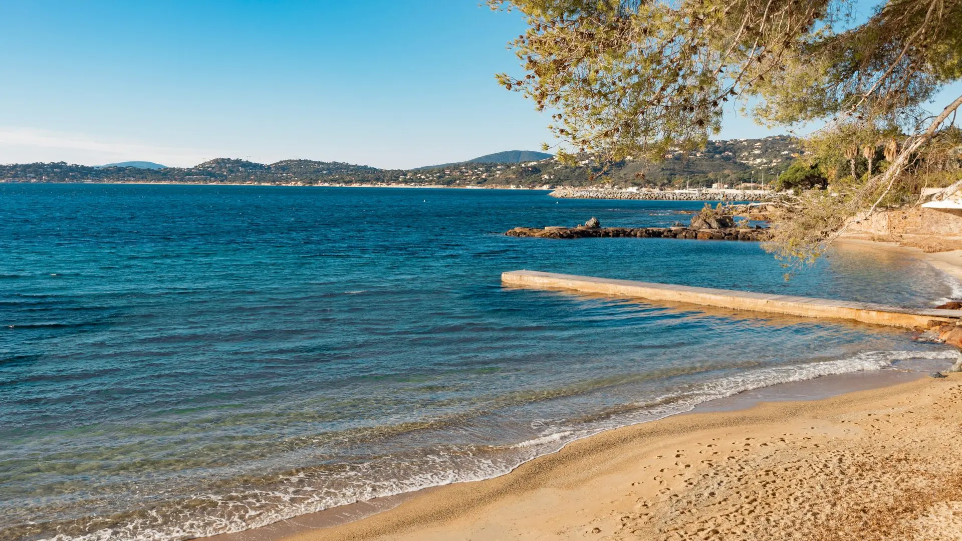 Plage San Peïre et son ponton