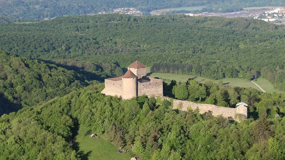 Vue aérienne du château des Allymes