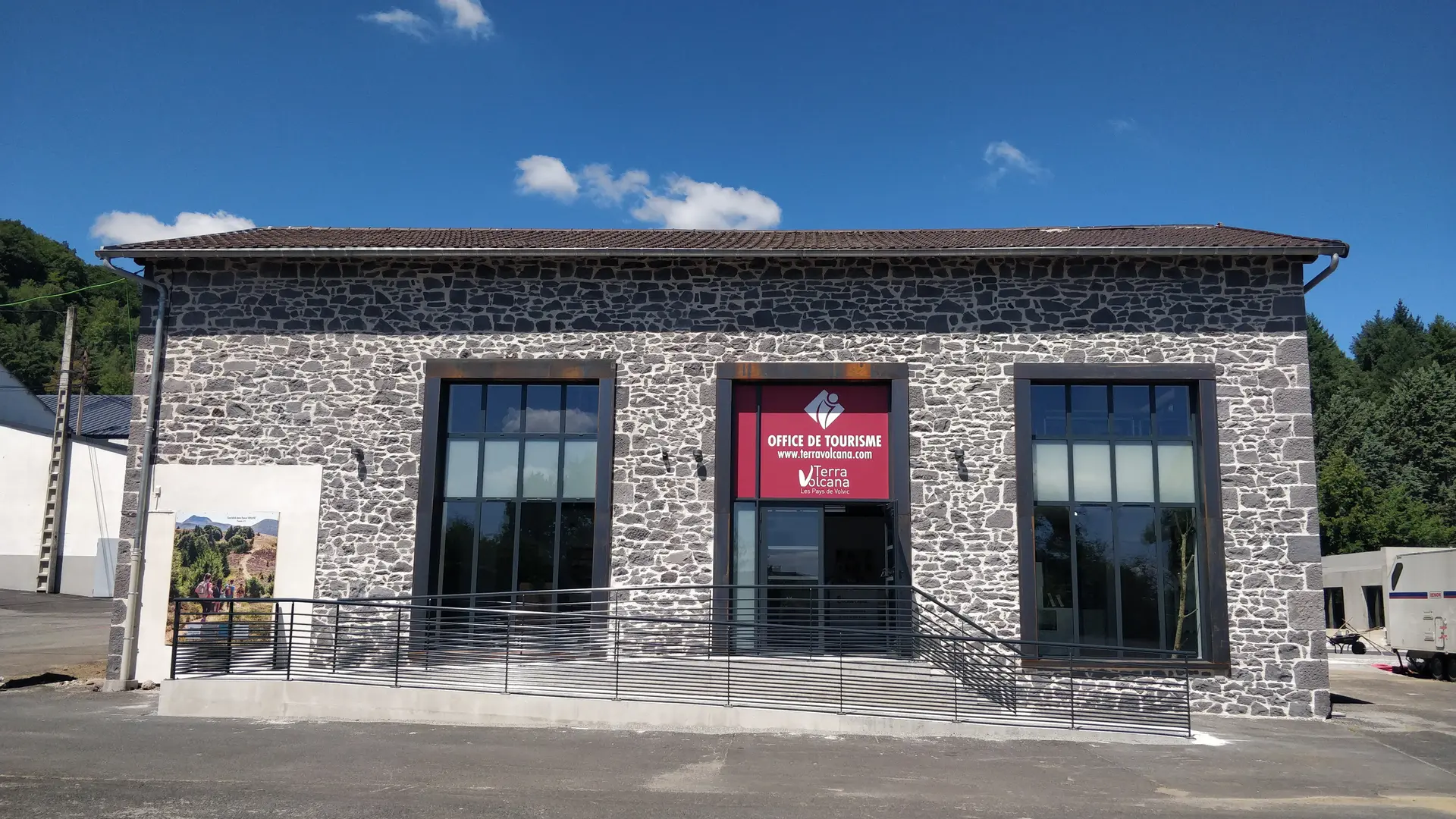 Extérieur de l'Office de Tourisme de Volvic - Maison de Site UNESCO