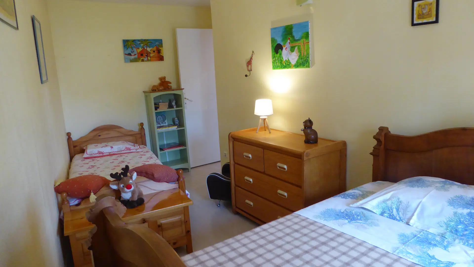 Chambre dédiée aux enfants lits 110 et 90