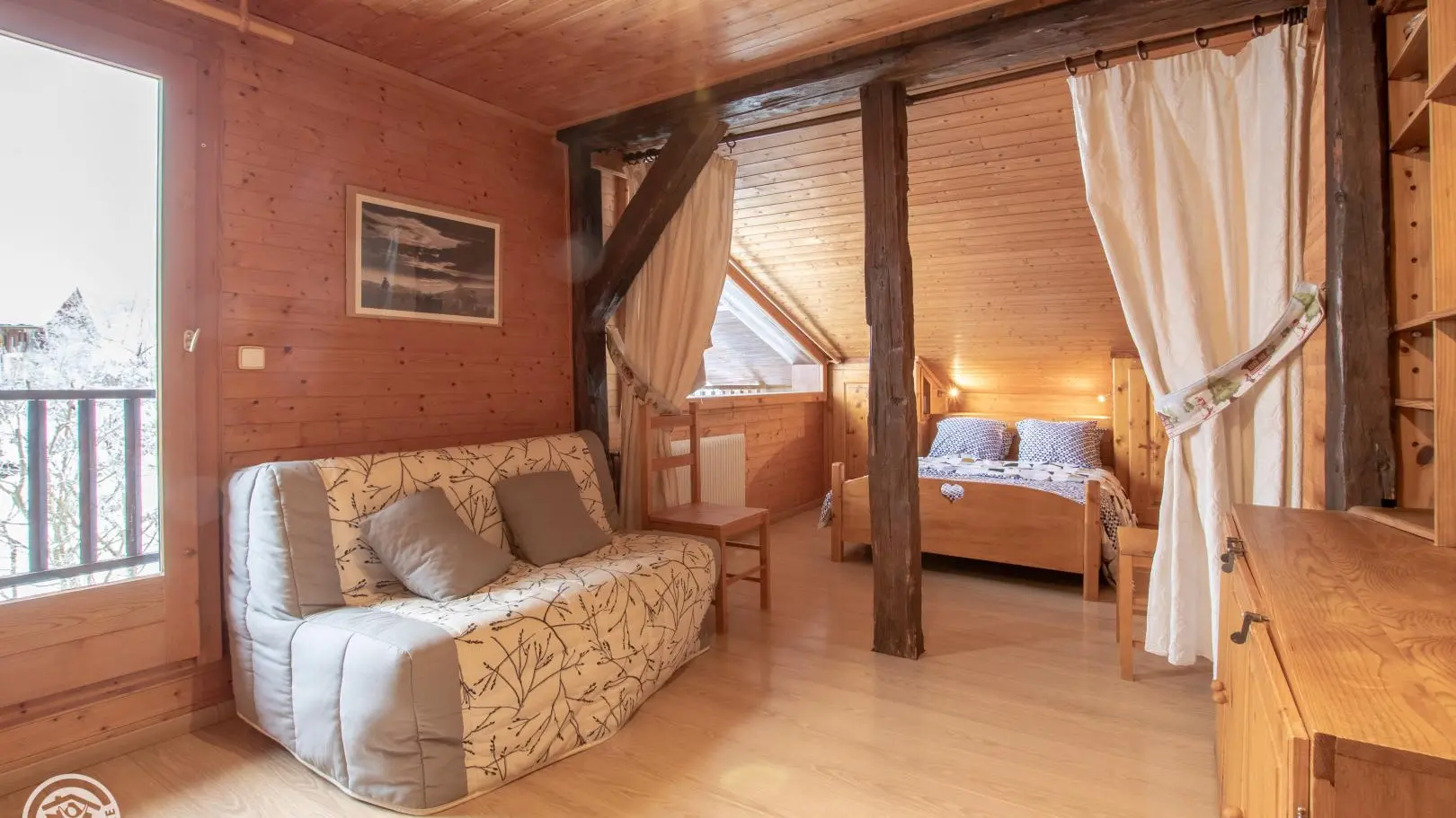 chambre étage + espace salon