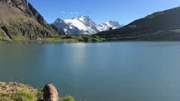 Hiking around Lake Pontet