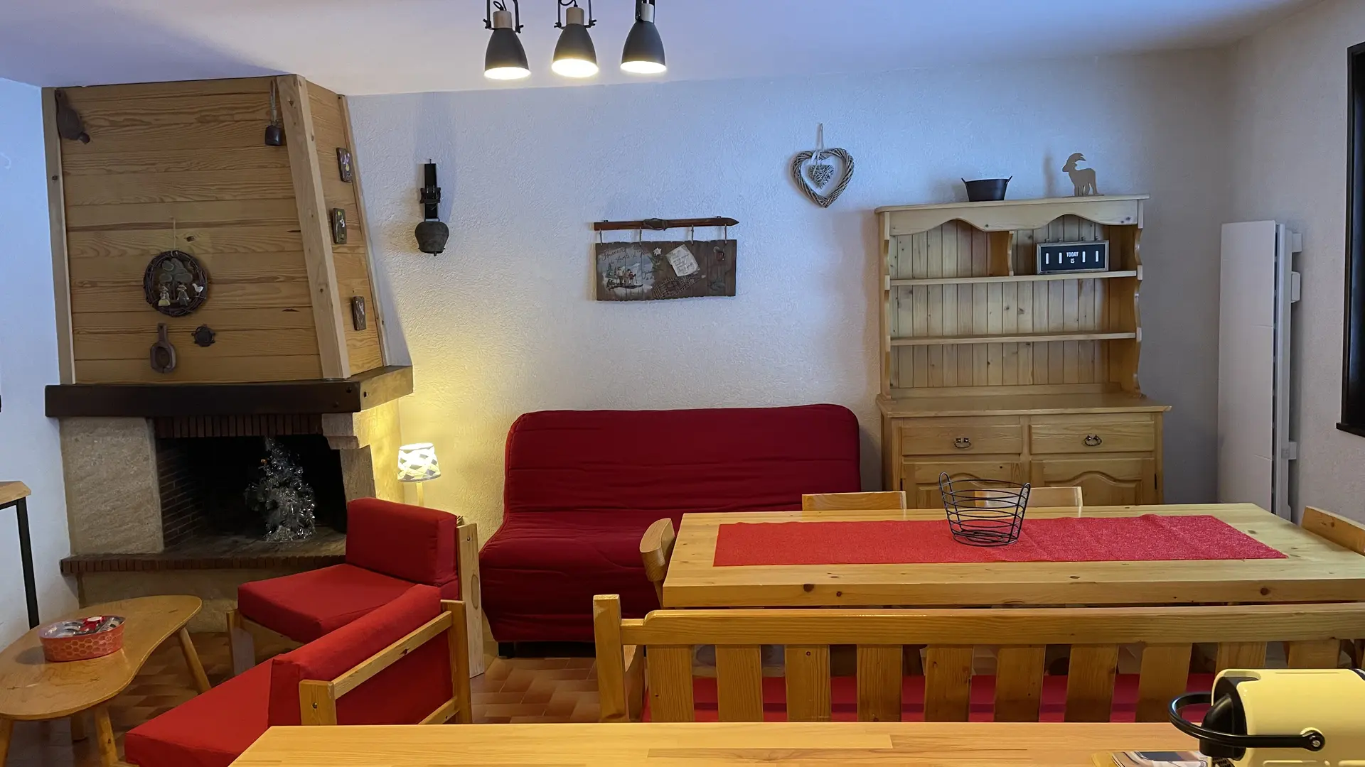 Salon et salle à manger depuis la cuisine