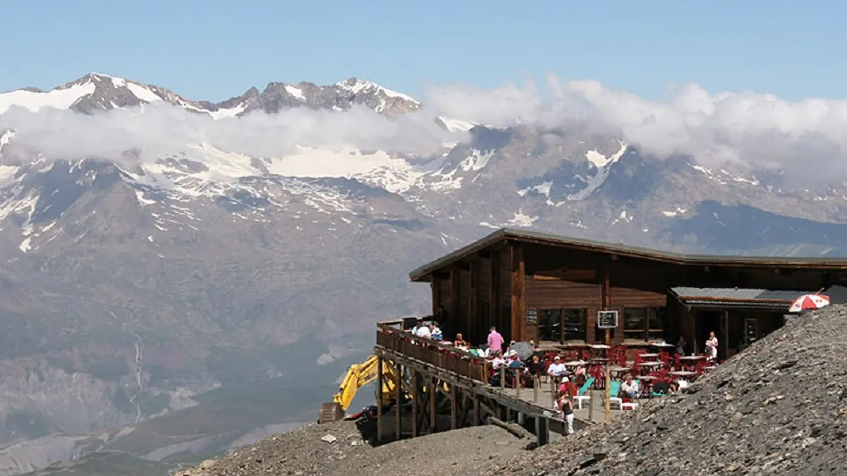 Le restaurant d'altitude avec sa terrasse