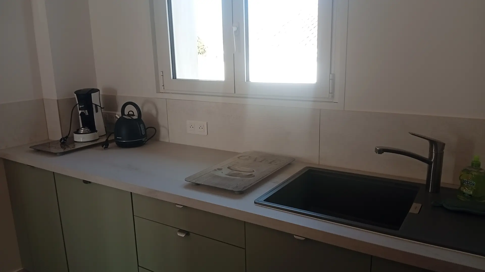 Cocina americana con frigorífico empotrado