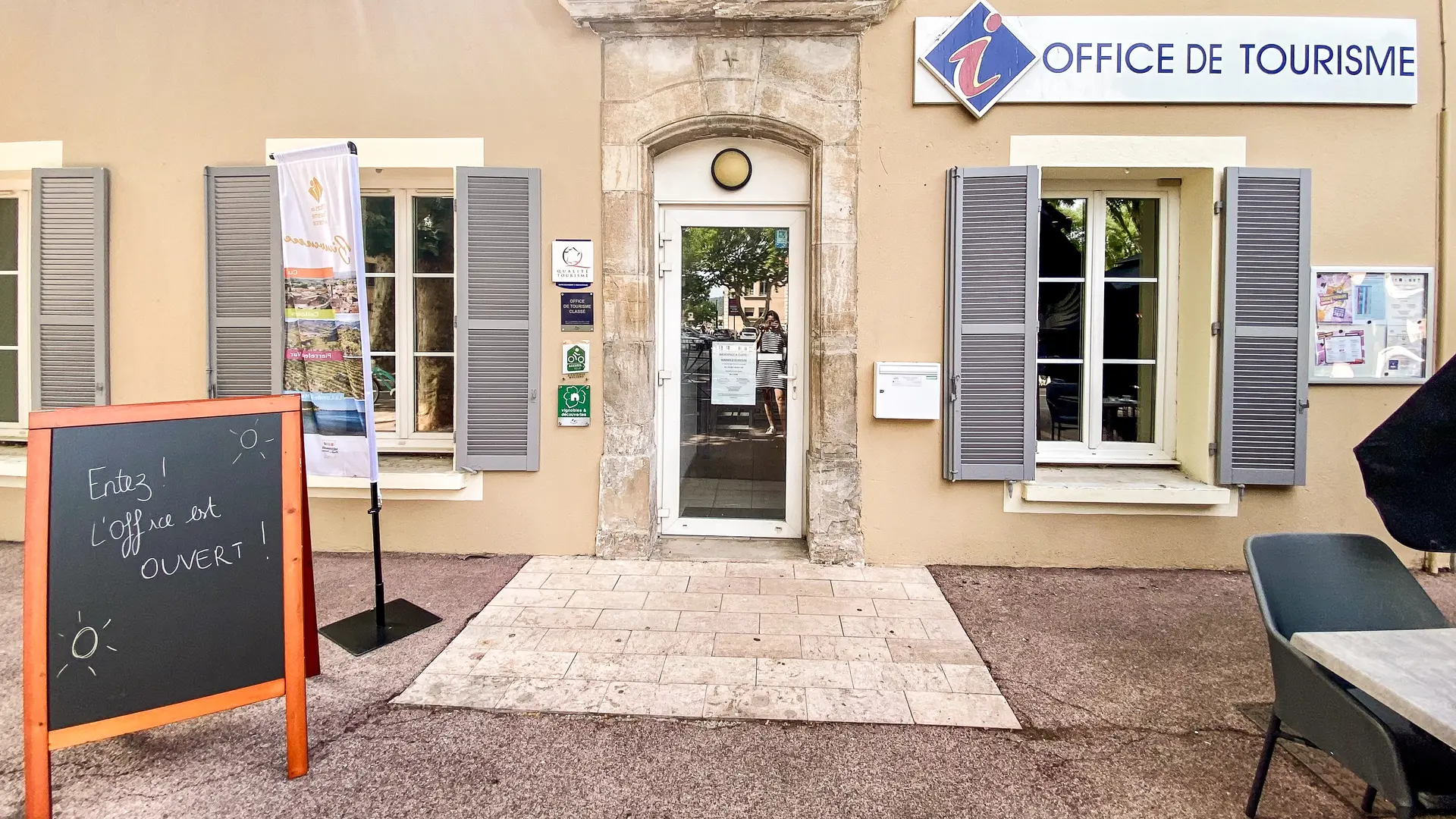 Devanture office de tourisme de Cuers
