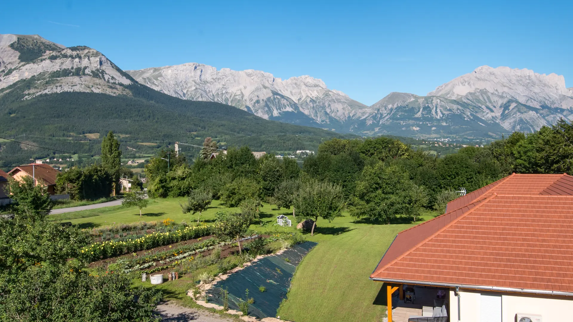 Bed and Breakfast La Combe fleurie, St Bonnet, Champsaur valley, Hautes-Alpes