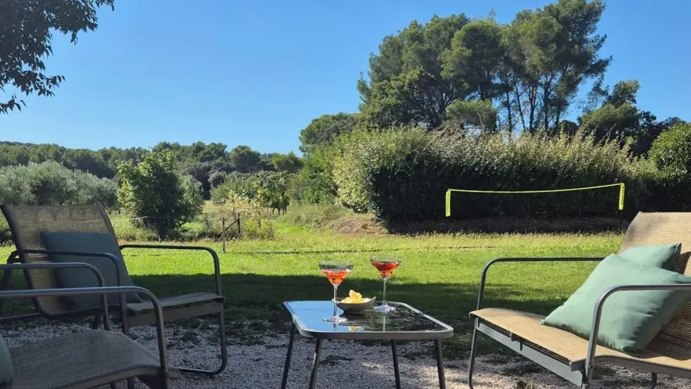 c'est le temps de du petit déjeuner avec la douceur des premiers rayons du soleil
C'est le temps de l'apéro en admirant le coucher du soleil