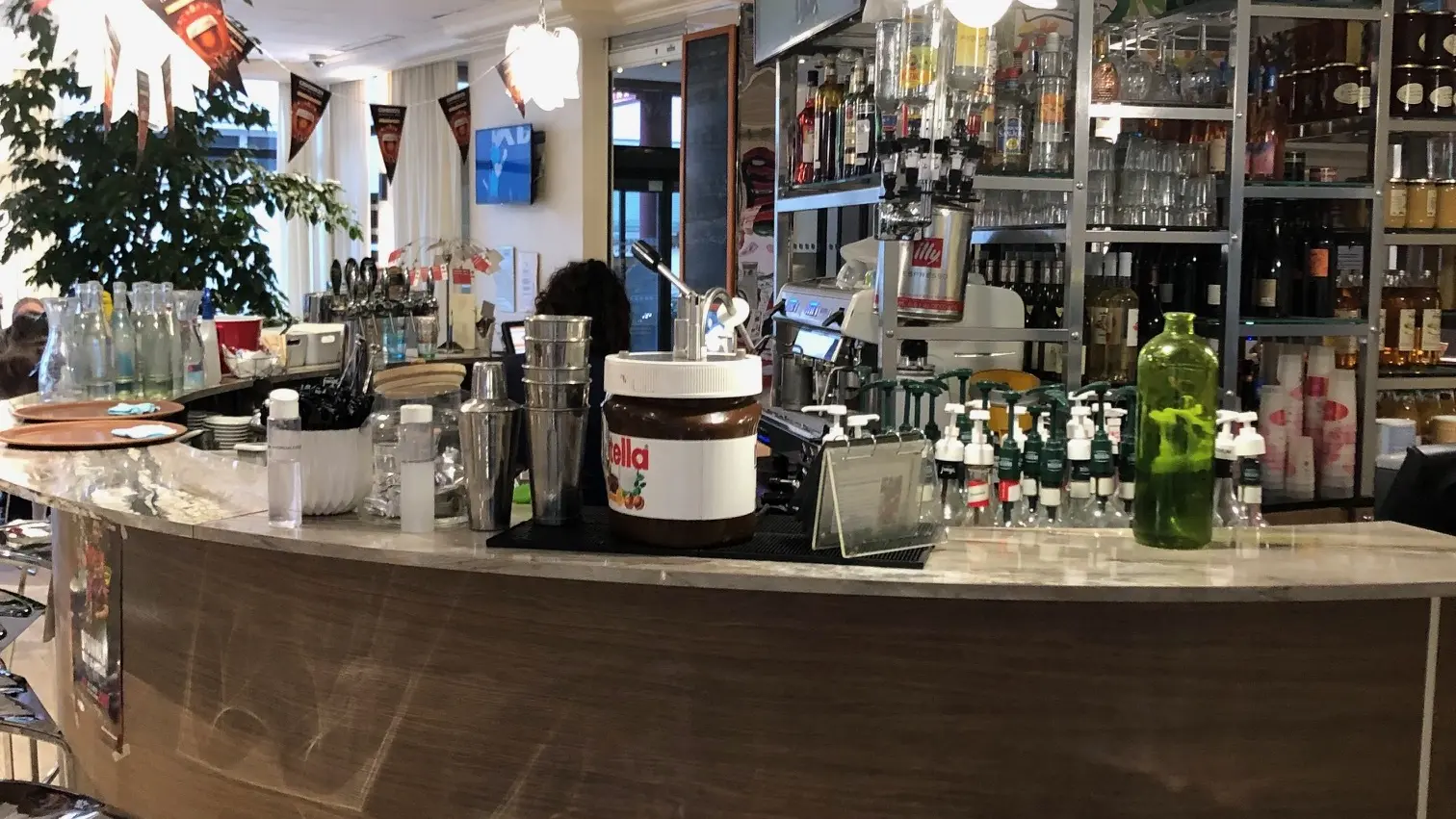 bar