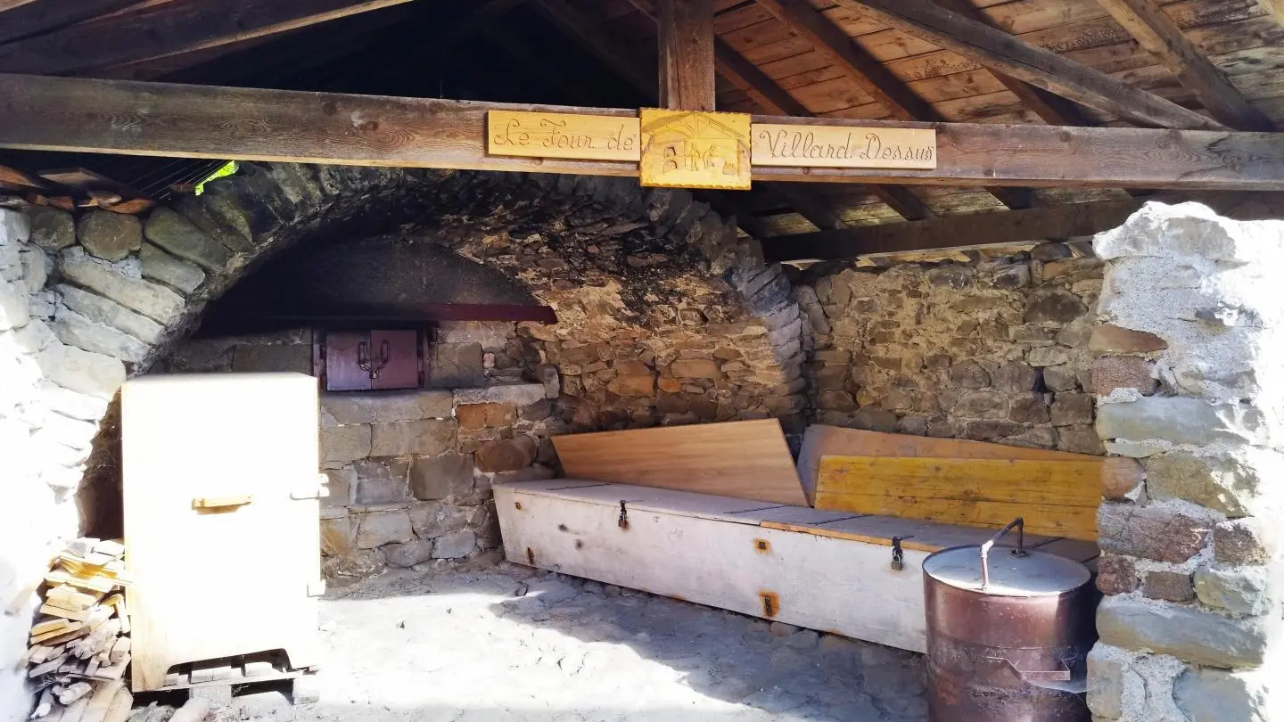A deux pas du gîte, le four à pain de Villard-Dessus.