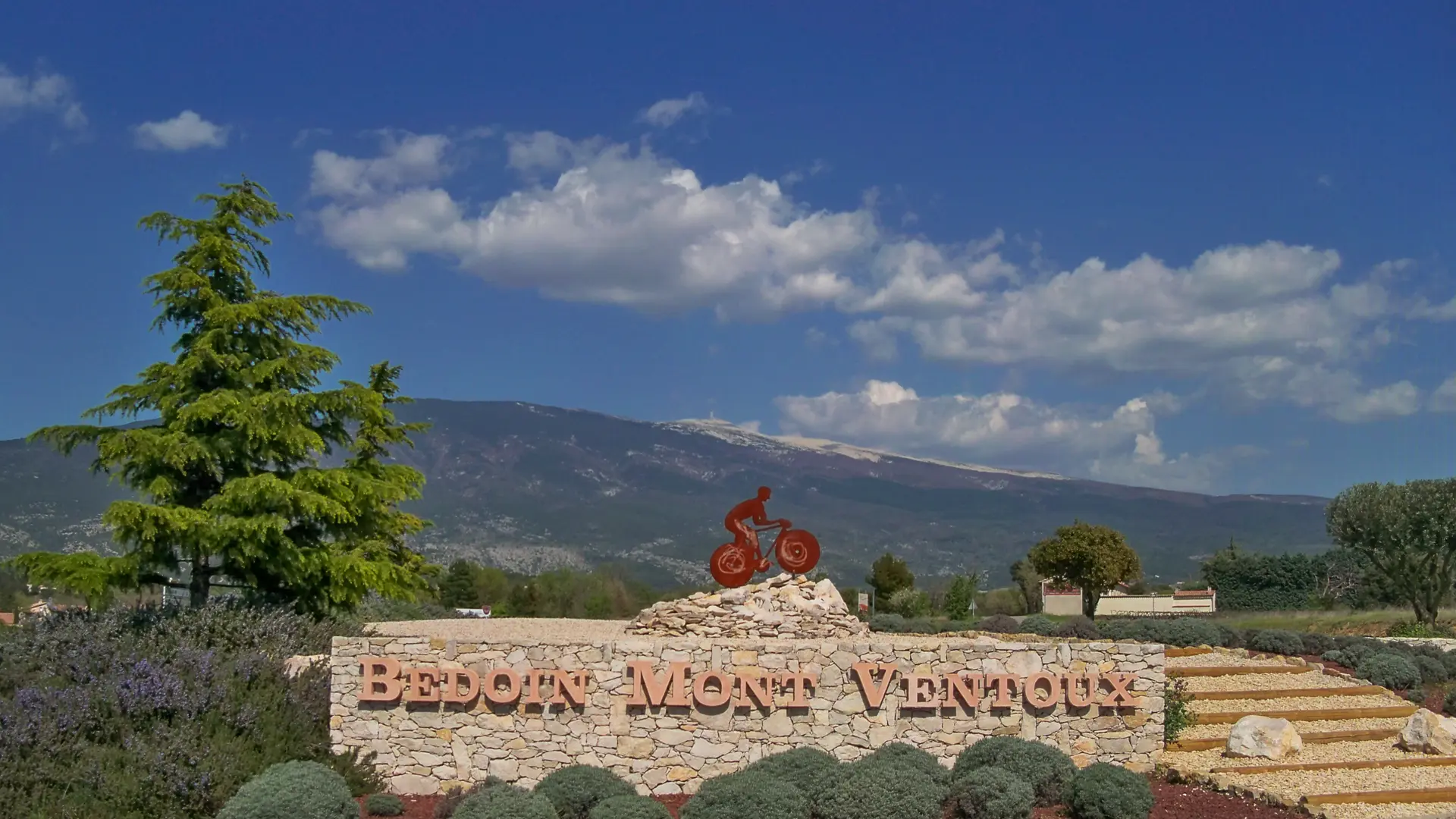 Entrée du village de Bedoin