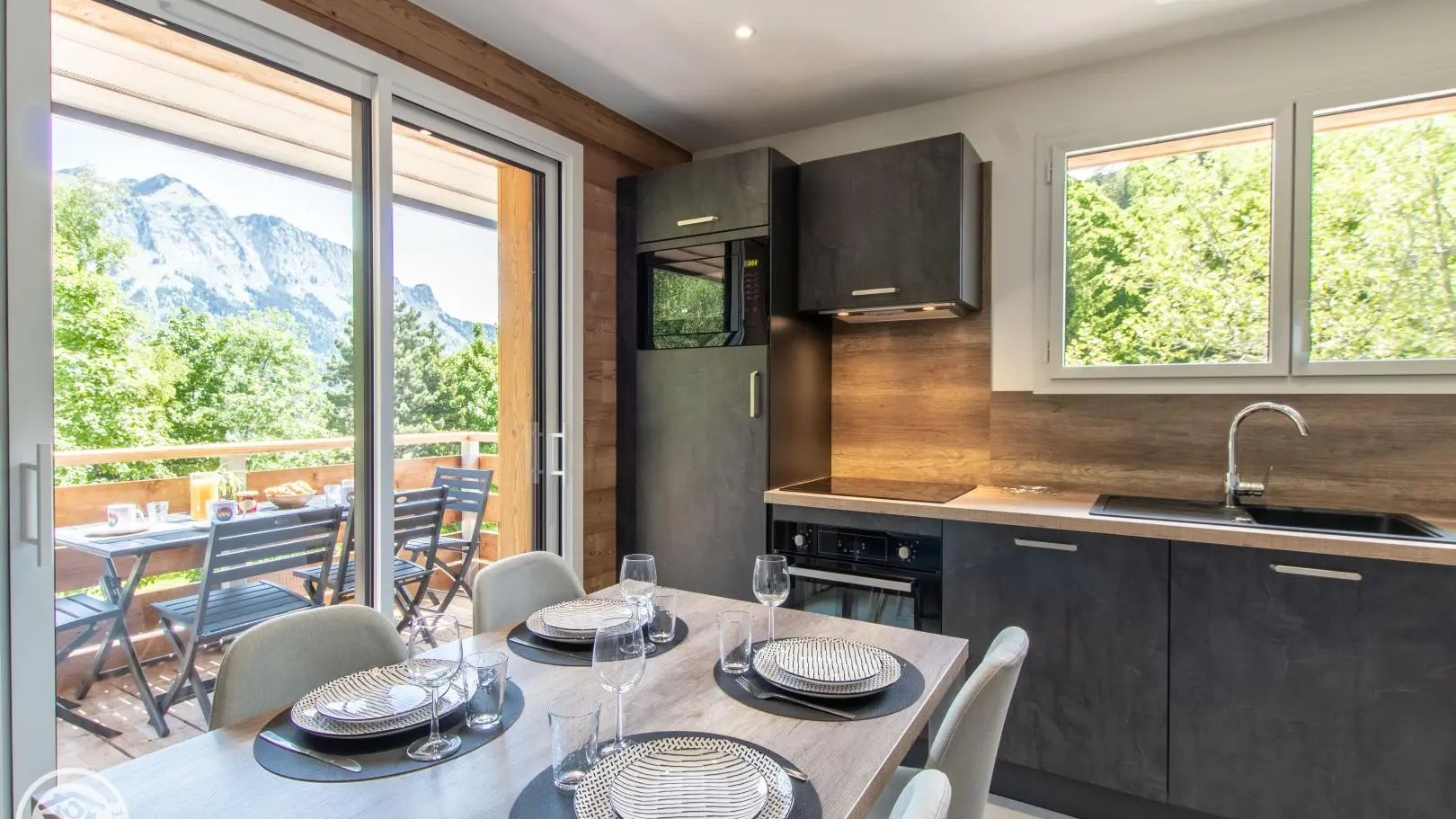 Coin cuisine avec vue