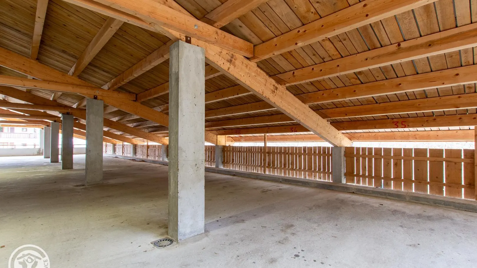 Place de parking couverte privative