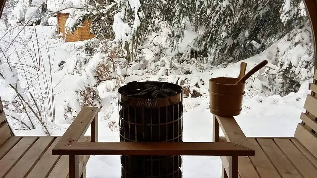 Tonneau sauna l'hiver