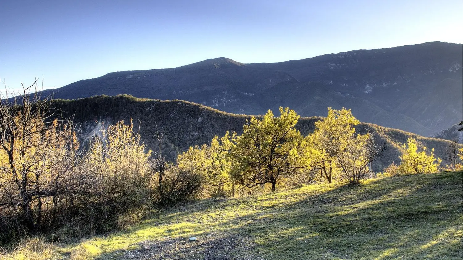 Gîte les Romarins- AUVARE - Vue de la Terrasse - Gîtes de France Alpes-Maritimes