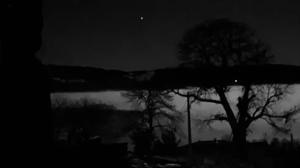 Ici aucun éclairage public... les étoiles sont à vous, prenez le téléscope dans le gite.