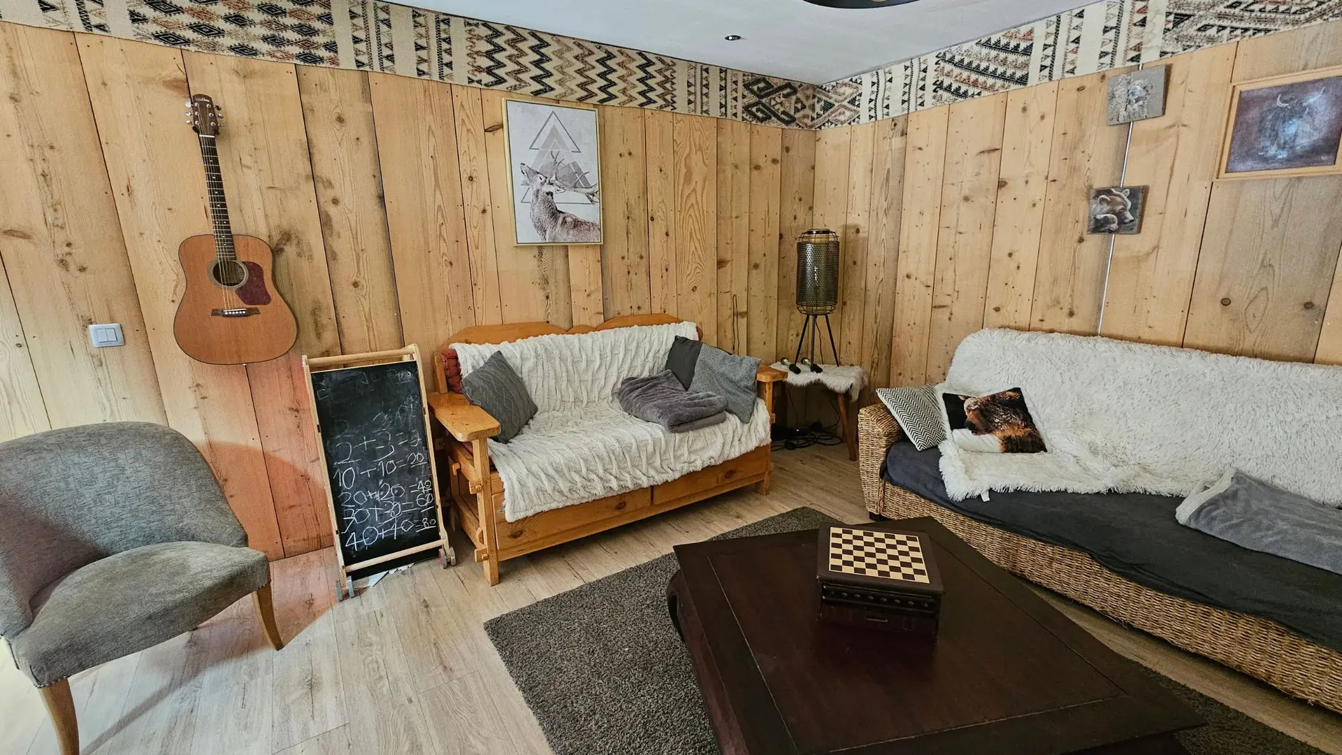 Ô Lachat bed and breakfast couches