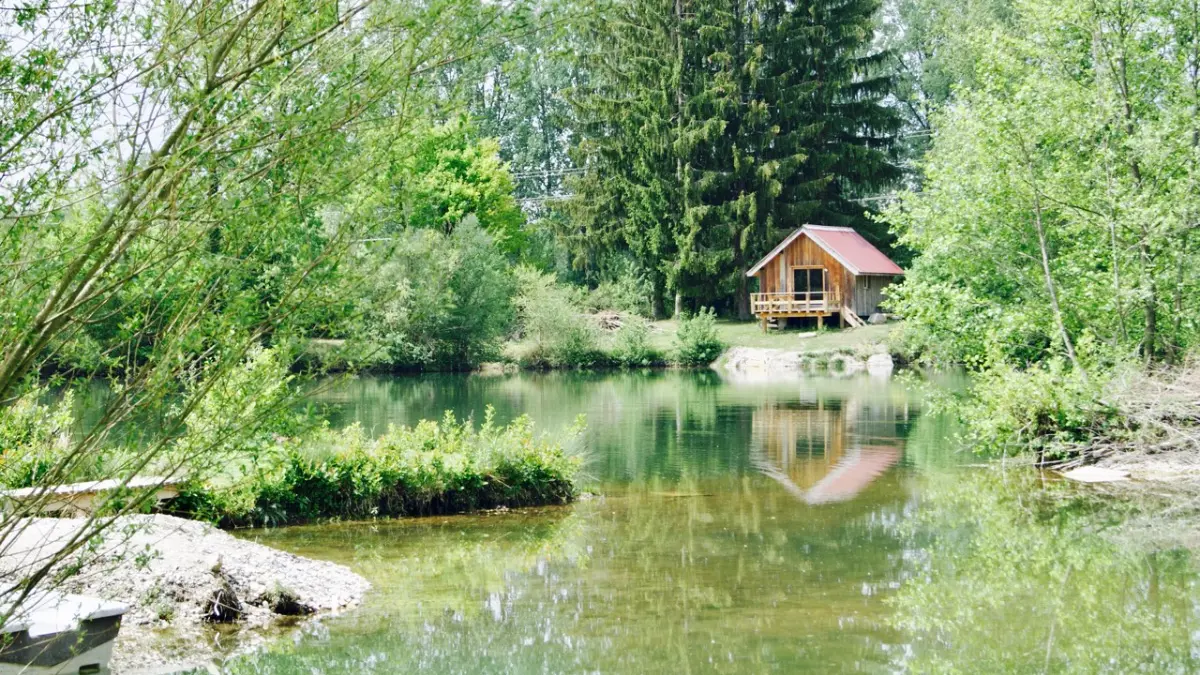 Cabane de pêche en face du gîte