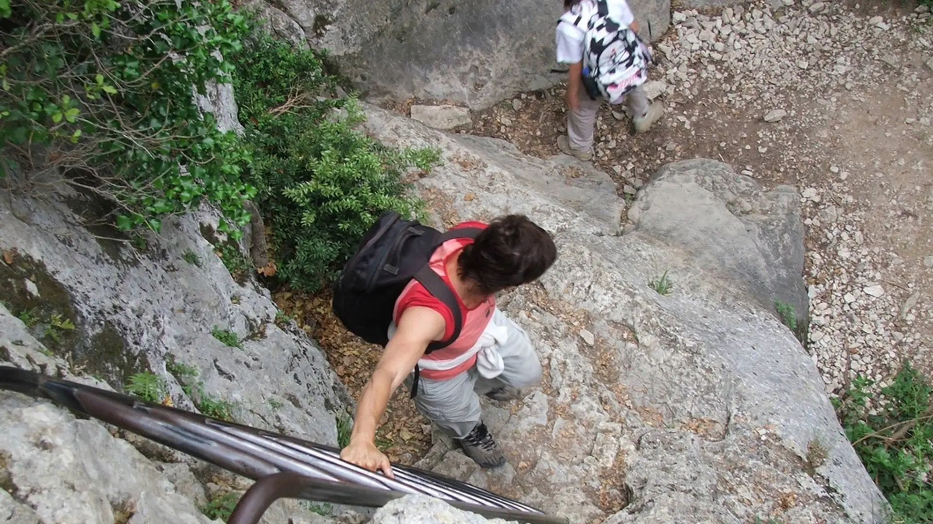 Passage de l'échelle en aval des gorges